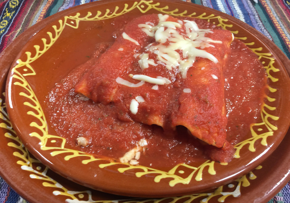 Enchilada roja de La Hacienda del Mexicano