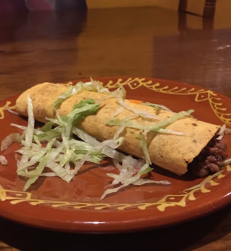 Enchilada de ternera con lechuga